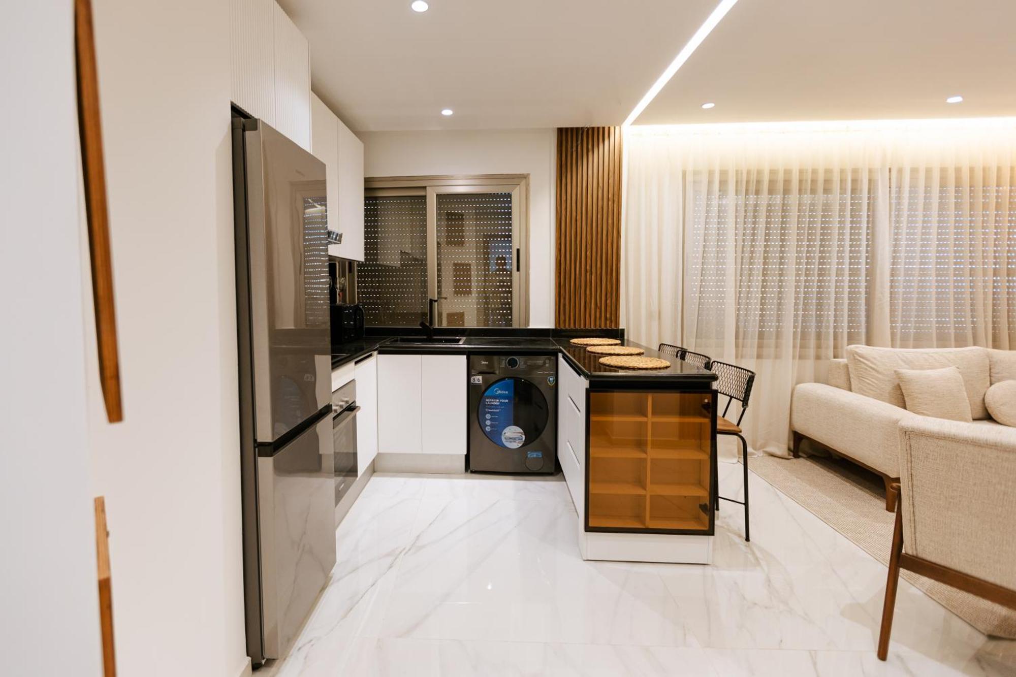 Marina View Residence Luxurious Studio Retreat With Stunning Ocean Views 1 Double Bedroom, 1 Convertible Couch Tánger Exterior foto