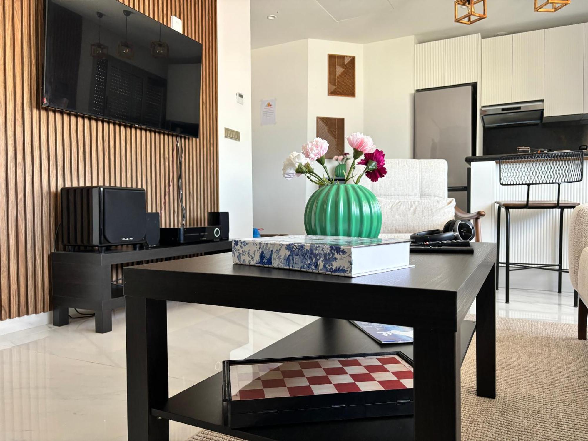 Marina View Residence Luxurious Studio Retreat With Stunning Ocean Views 1 Double Bedroom, 1 Convertible Couch Tánger Exterior foto